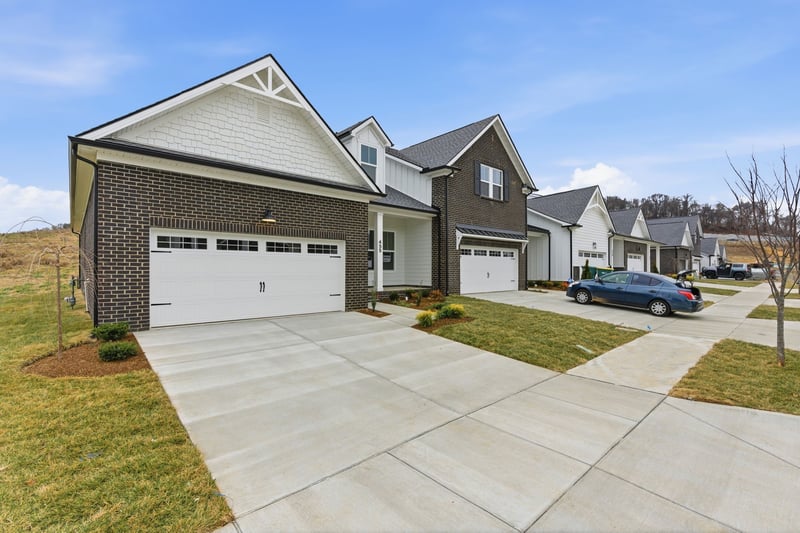 455 Buckwood Ave, Thompsons Station, TN 37179