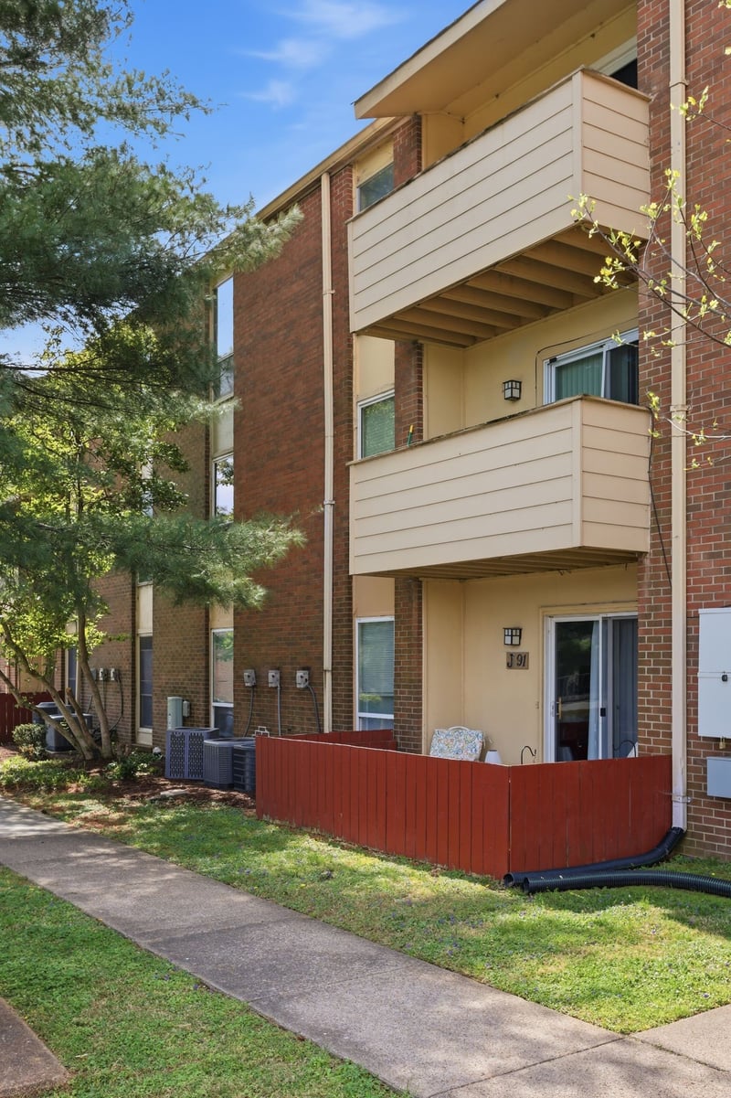 515 Basswood Ave #J94, Nashville, TN 37209