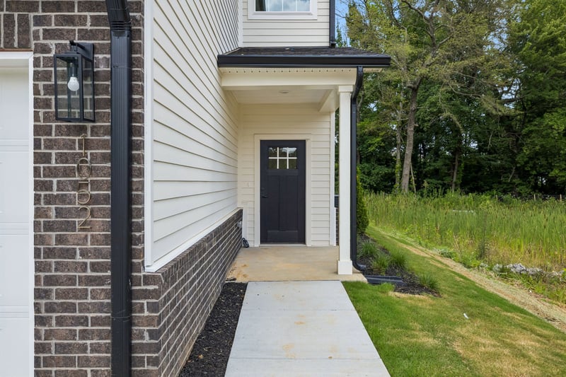 1052 Stagecoach Dr, White House, TN 37188