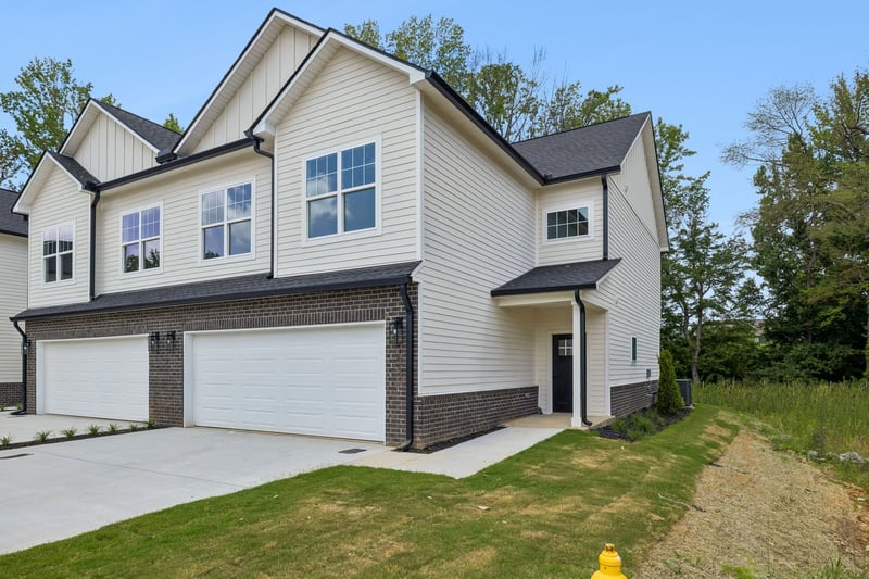 1052 Stagecoach Dr, White House, TN 37188