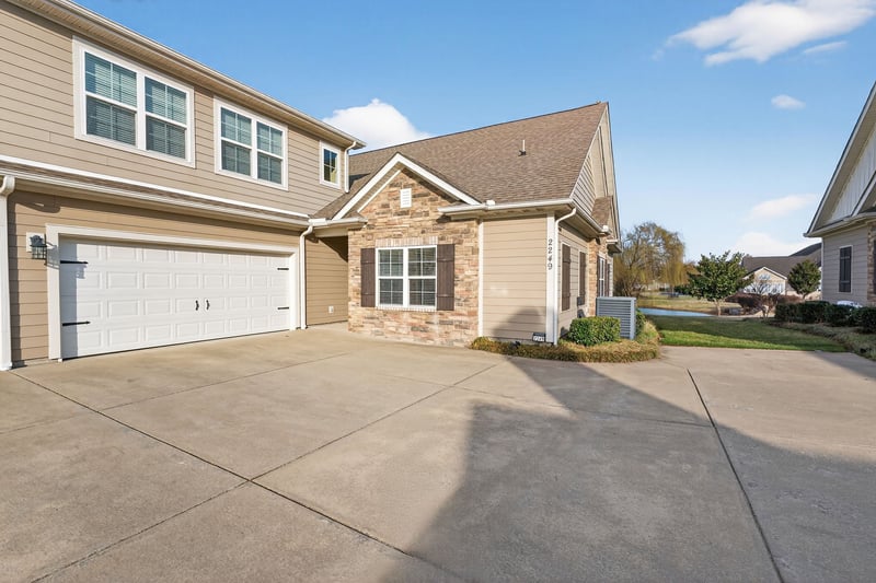 2249 Stonecenter Ln, Murfreesboro, TN 37128