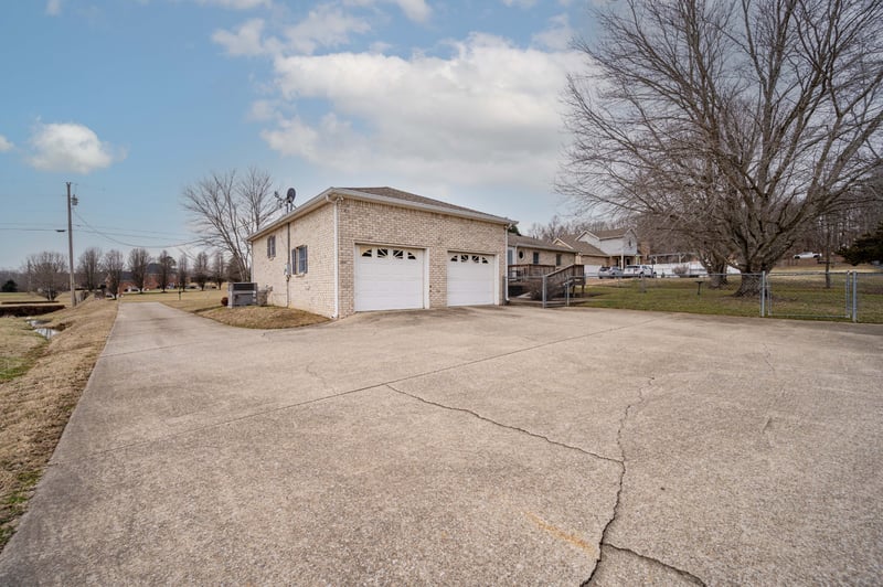 205 Meadowlark Ct, Dickson, TN 37055