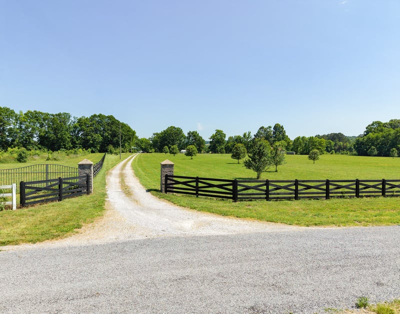 1050 Sunrise Cir, Ashland City, TN 37015
