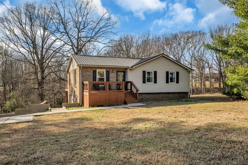 1006 Twin Oaks Dr, White Bluff, TN 37187