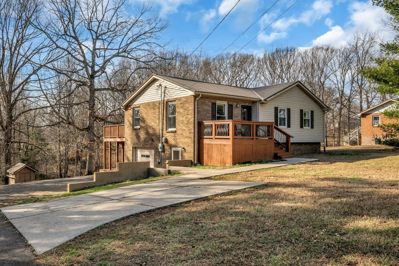 1006 Twin Oaks Dr, White Bluff, TN 37187