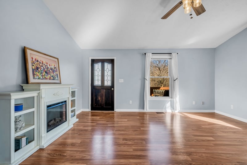 1006 Twin Oaks Dr, White Bluff, TN 37187