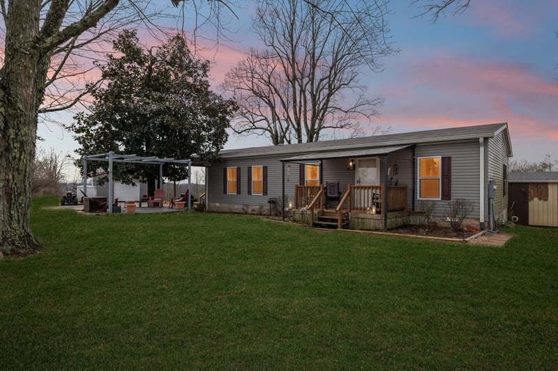 470 James Whitefield Rd, Bethpage, TN 37022