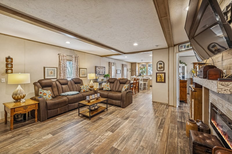 470 James Whitefield Rd, Bethpage, TN 37022