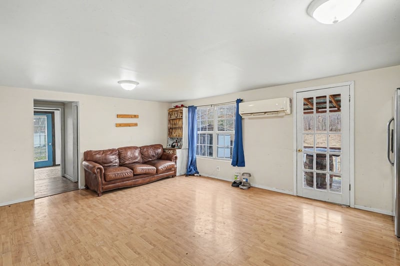 1323 Old Stage Rd, Charlotte, TN 37036