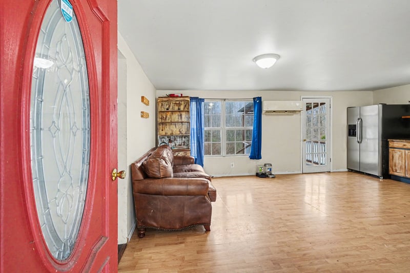 1323 Old Stage Rd, Charlotte, TN 37036