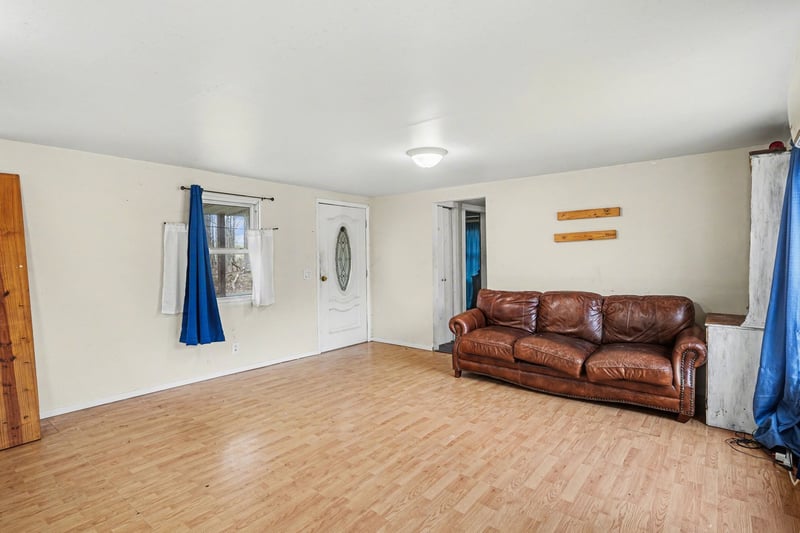 1323 Old Stage Rd, Charlotte, TN 37036