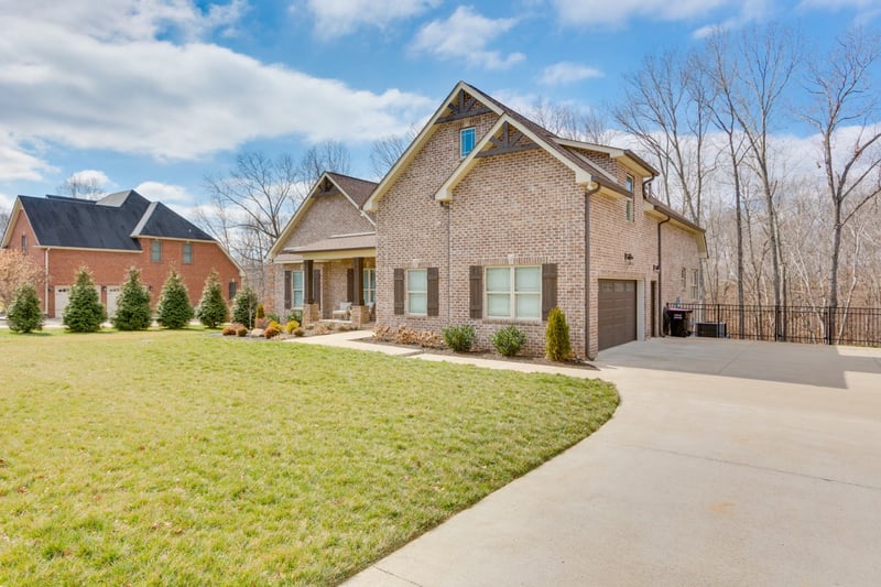 4114 Ironwood Dr, Greenbrier, TN 37073
