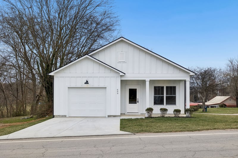 609 S Main St, Mount Pleasant, TN 38474