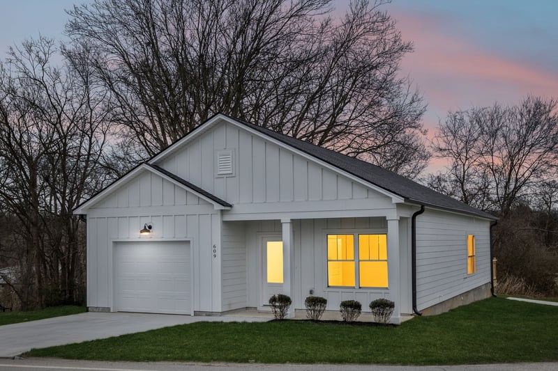 609 S Main St, Mount Pleasant, TN 38474