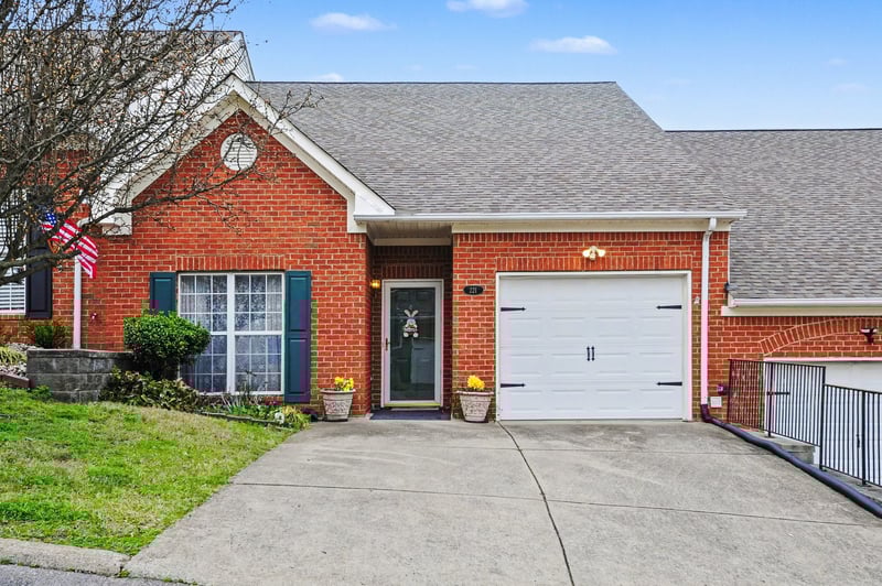 221 Wyndom Ct, Goodlettsville, TN 37072