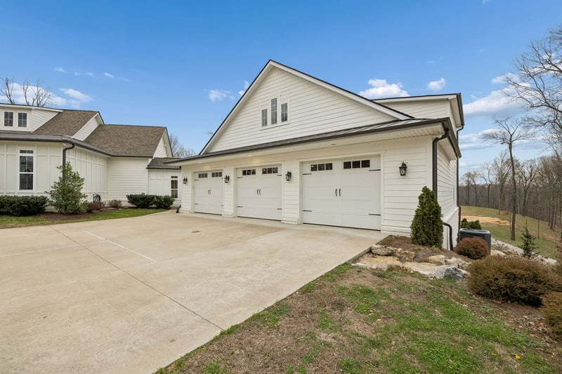 2750 Haywood Hollow Rd, Columbia, TN 38401