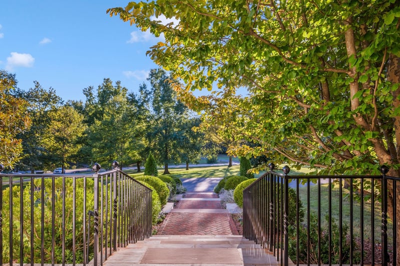 6111 Hickory Valley Rd, Nashville, TN 37205