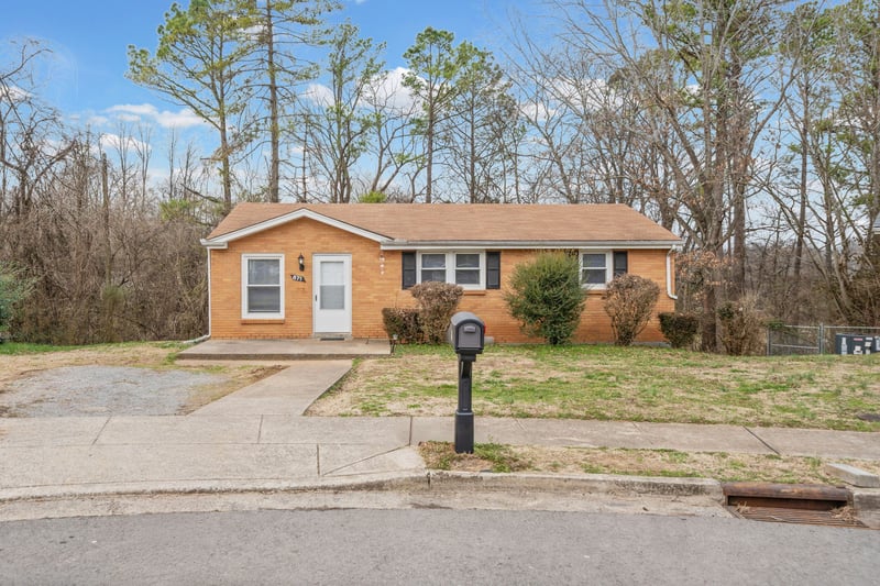 671 Shelton Ct, Clarksville, TN 37040