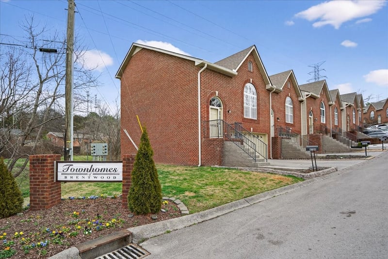 5700 Amalie Dr, Nashville, TN 37211