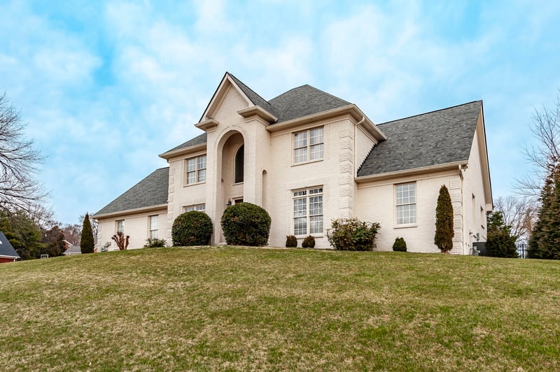 100 Loch Leven Way, Hendersonville, TN 37075