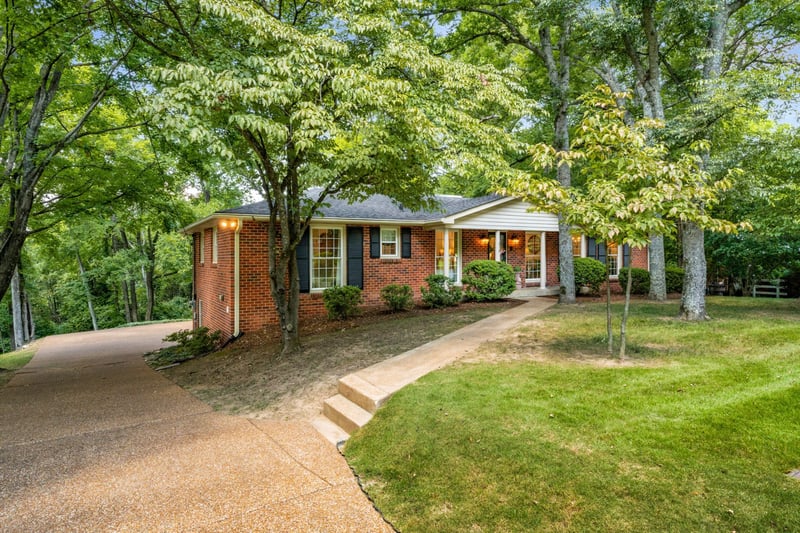 518 Woodhurst Dr, Nashville, TN 37220