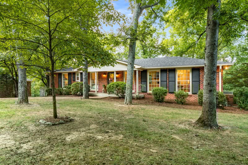 518 Woodhurst Dr, Nashville, TN 37220