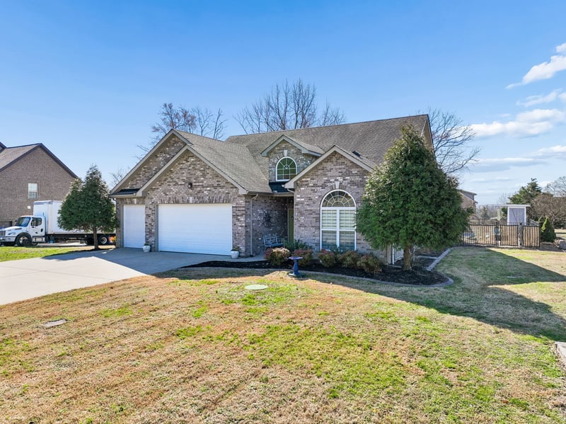 665 Twin View Dr, Murfreesboro, TN 37128