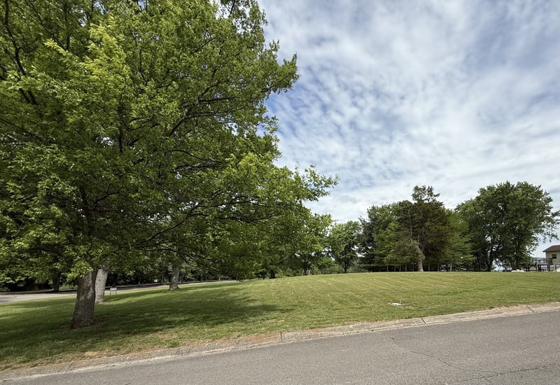 1605 Oak Mountain Dr, Columbia, TN 38401