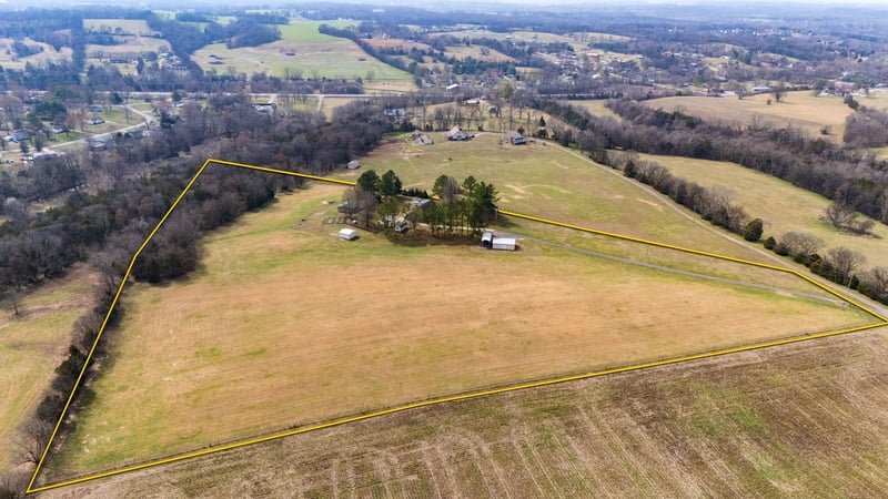 300A Governor Hall Rd, Castalian Springs, TN 37031