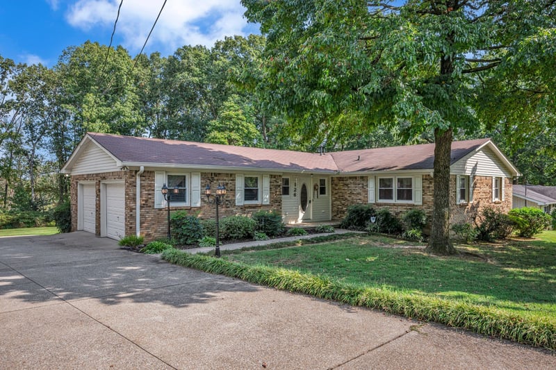126 Robin Hood Rd, Dickson, TN 37055