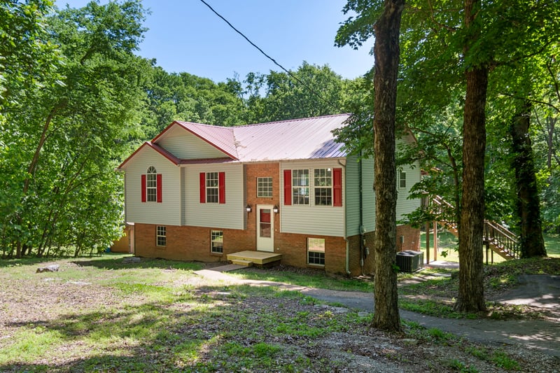 1985 Frank Moore Rd, Culleoka, TN 38451