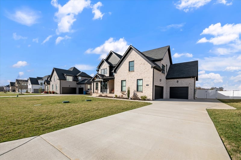 3718 Carriage Dr, Murfreesboro, TN 37128