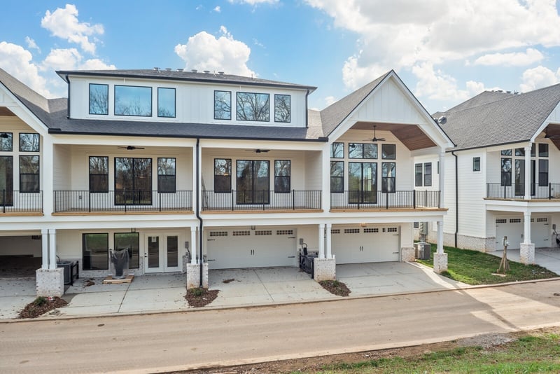 2056 Conductor Ln, Thompsons Station, TN 37179