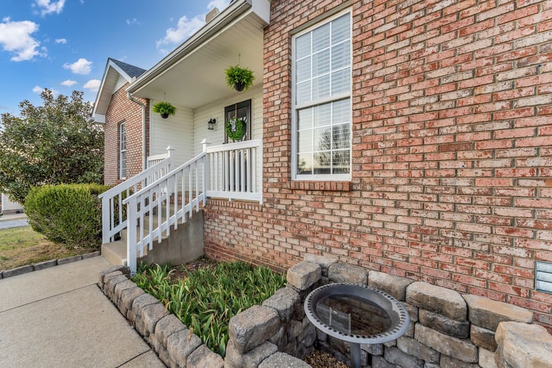 1085 Heatherwood Rd, Pleasant View, TN 37146