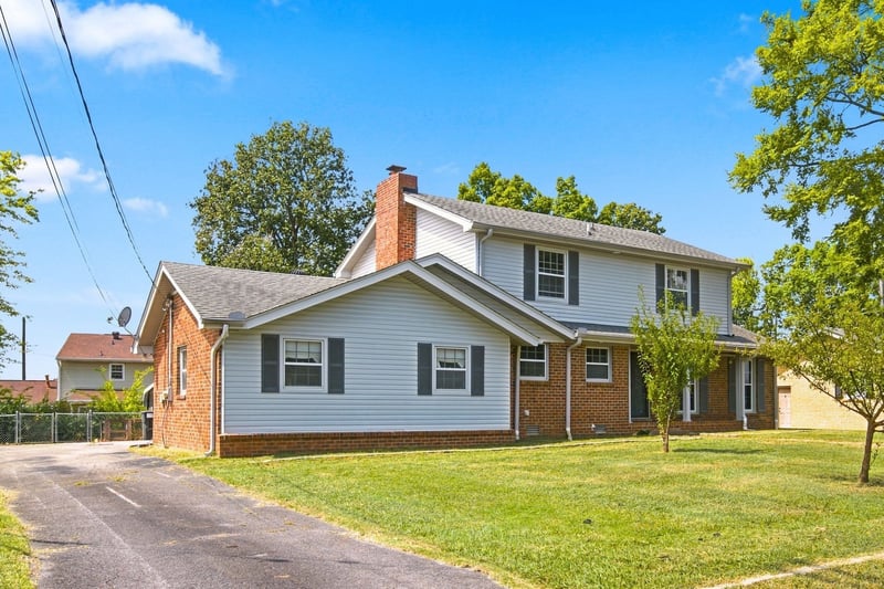 3840 Lake Aire Dr, Nashville, TN 37217