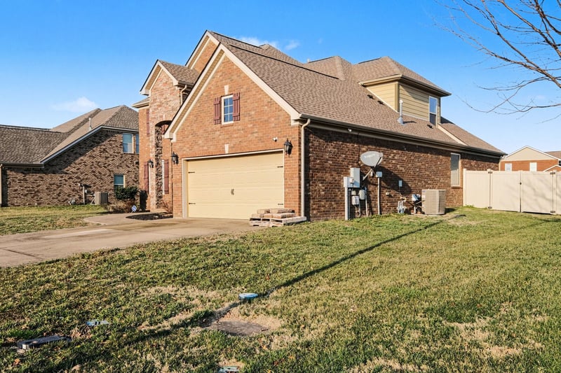 1043 Brixworth Dr, Thompsons Station, TN 37179