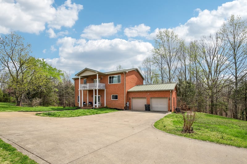 150 J W Thompson Rd, Westmoreland, TN 37186