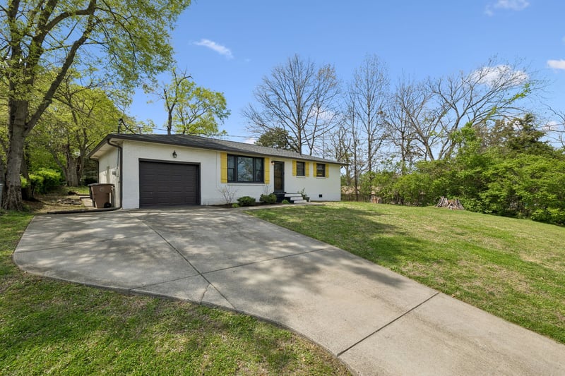 3215 Leswood Ln, Nashville, TN 37207
