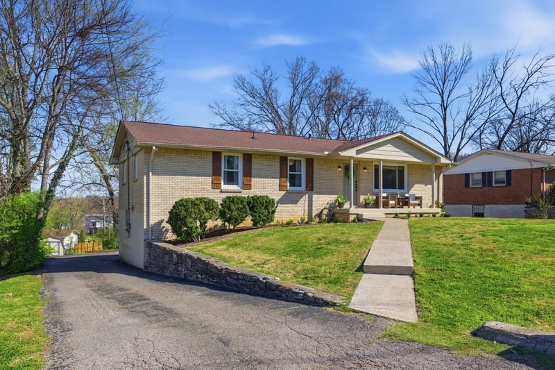 518 Adamwood Dr, Nashville, TN 37211