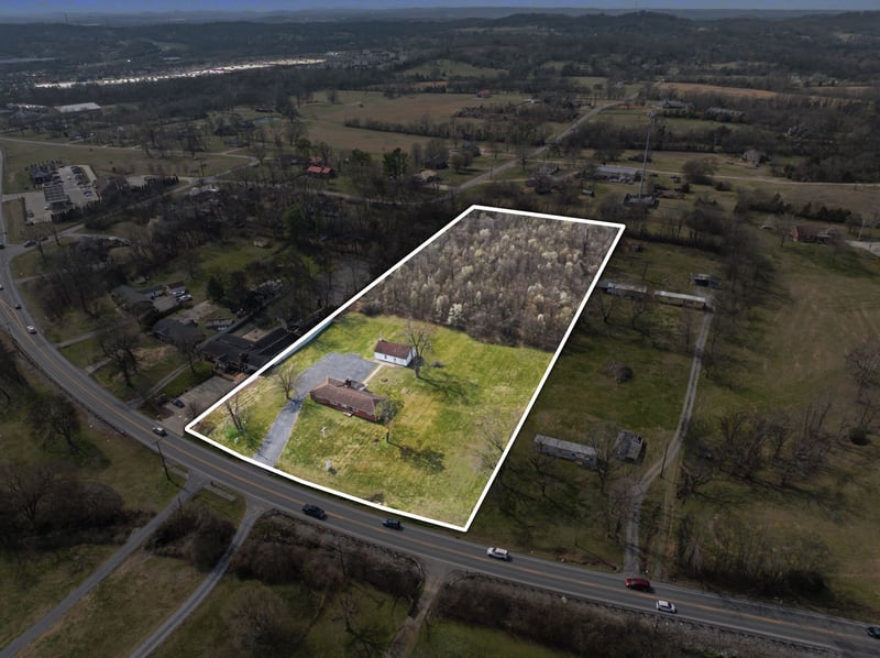 611 New Shackle Island Rd, Hendersonville, TN 37075