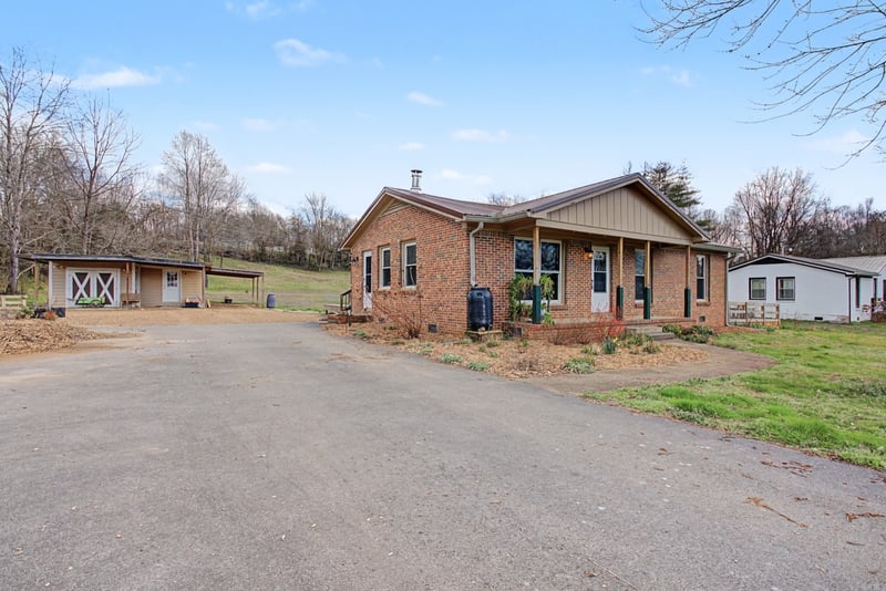 2636 Owens Dr, Santa Fe, TN 38482