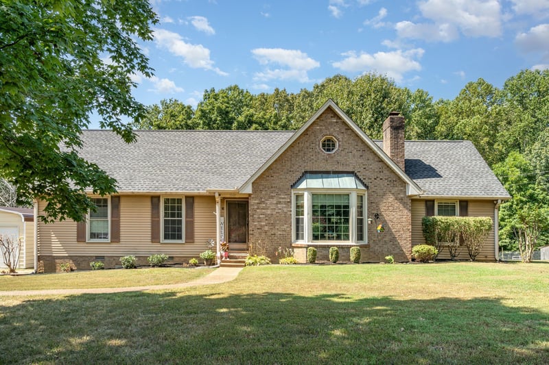 8049 New Chapel Rd, Springfield, TN 37172