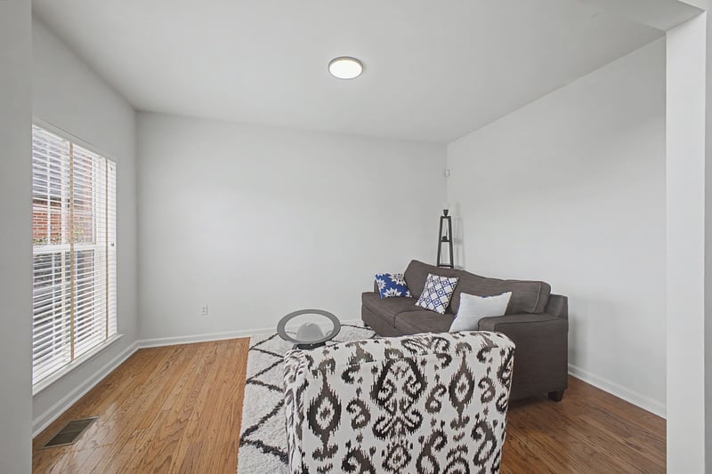 2221 Maple Grove Ln, Nashville, TN 37211