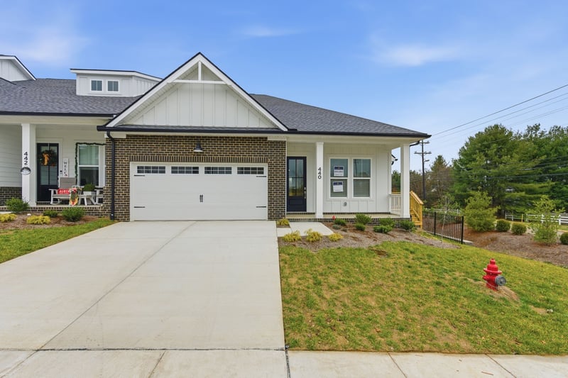 440 Buckwood Ave, Thompsons Station, TN 37179