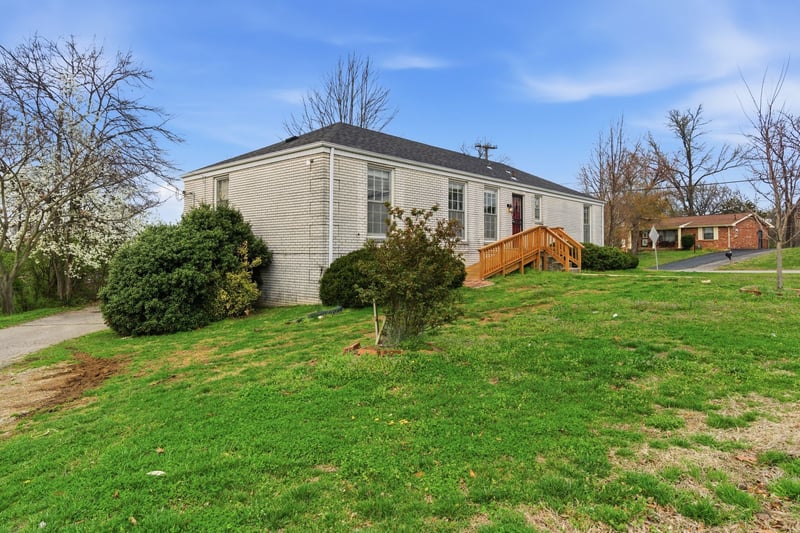 2518 Edge O Lake Dr, Nashville, TN 37217