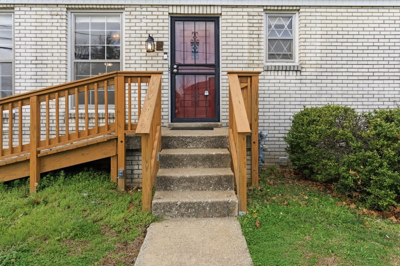 2518 Edge O Lake Dr, Nashville, TN 37217