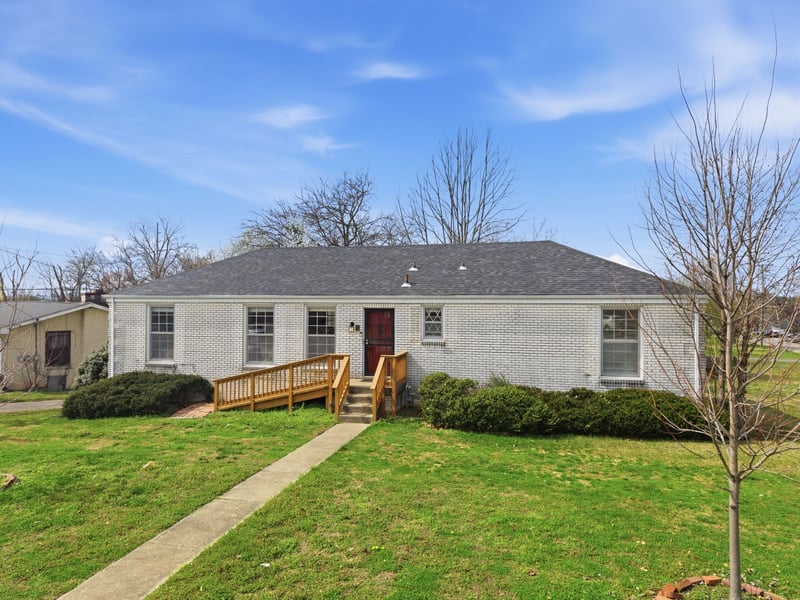 2518 Edge O Lake Dr, Nashville, TN 37217