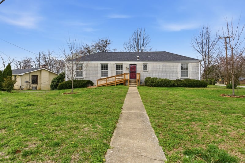 2518 Edge O Lake Dr, Nashville, TN 37217