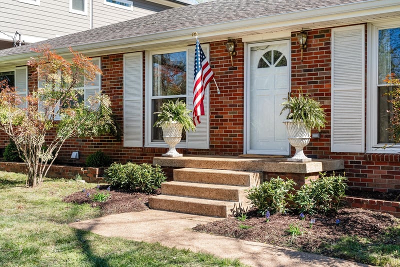 655 Mcmurray Dr, Nashville, TN 37211