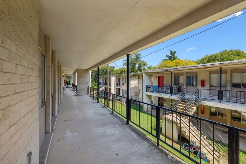 550 Harding Pl #D117, Nashville, TN 37211